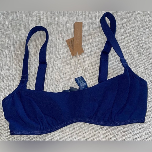 4. SKIMS Sculpting Swim Ruched Top - Picture 1 of 7